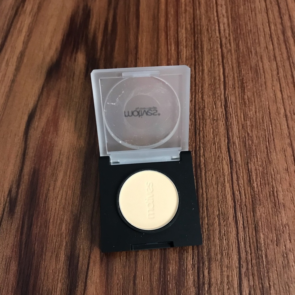 Eyeshadow - Picture 3 of 3